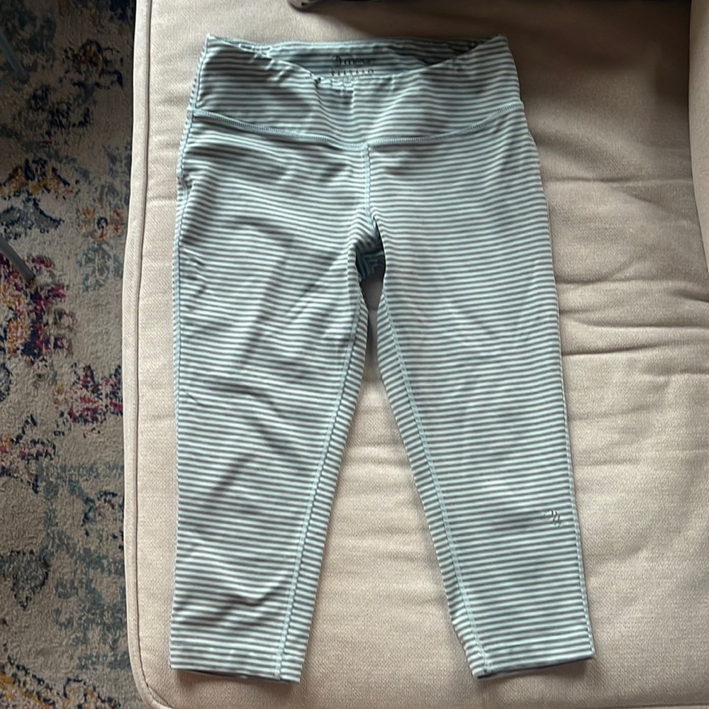 MPG blue and gray striped leggings size medium